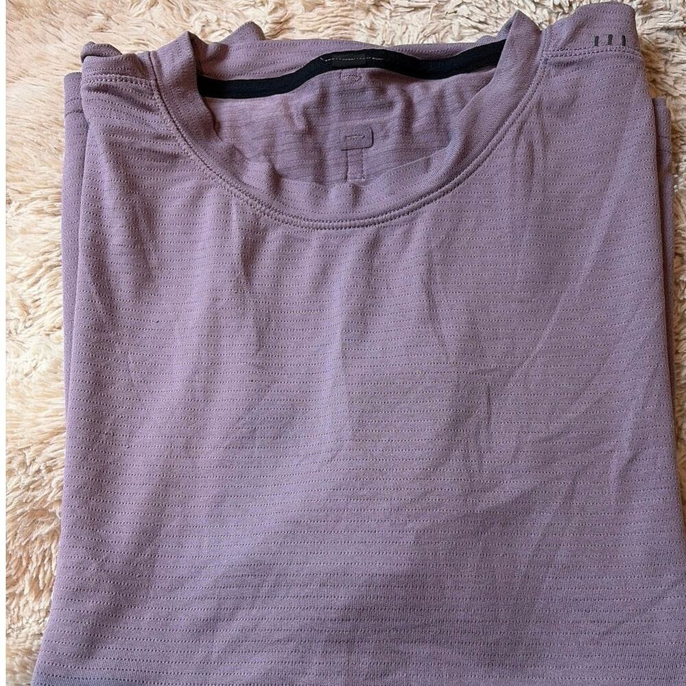 Lululemon Men’s Purple Athletic Shirt Size L Breathable Mesh Training Tee